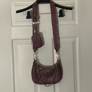 STEVE MADDEN
BVital-S Crossbody Pouchette ! Nice pre owned condition! Clean !